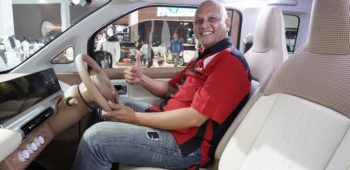 Image Komunitas Resmi Wuling Menyambut Hangat New Air ev dan New Cloud EV dalam ajang IIMS 2025
