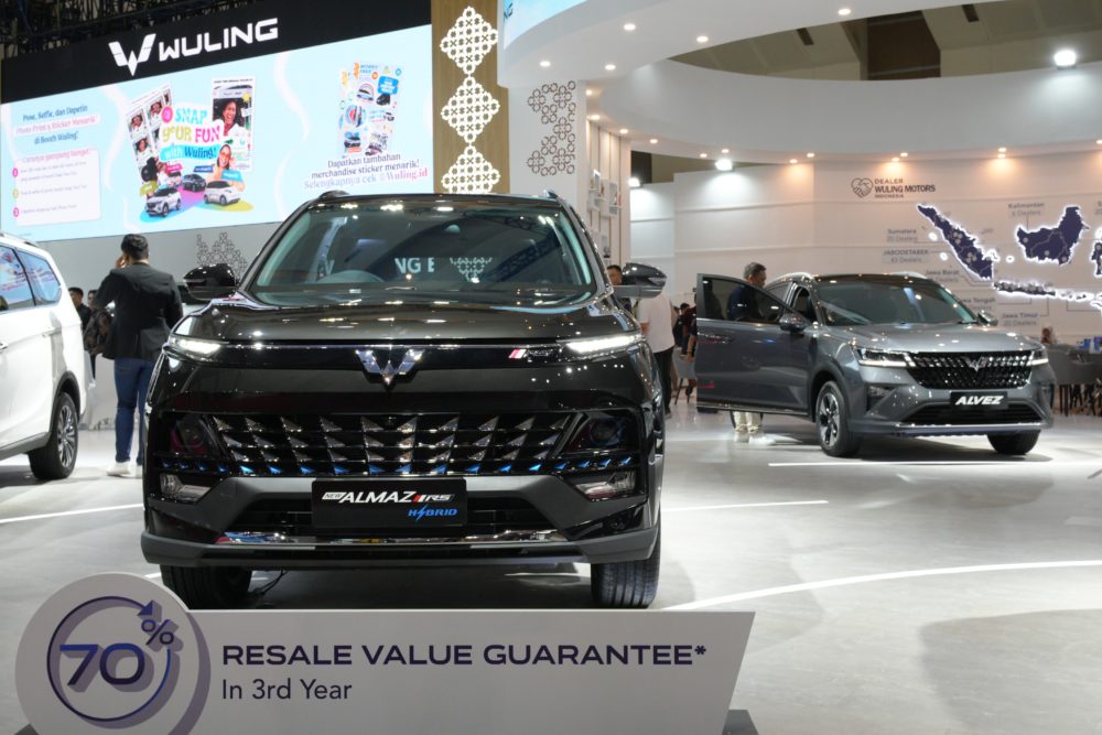 Selain itu turut hadir Lifetime Core HEV Components Warranty untuk Wuling Almaz RS Hybrid 1000x667