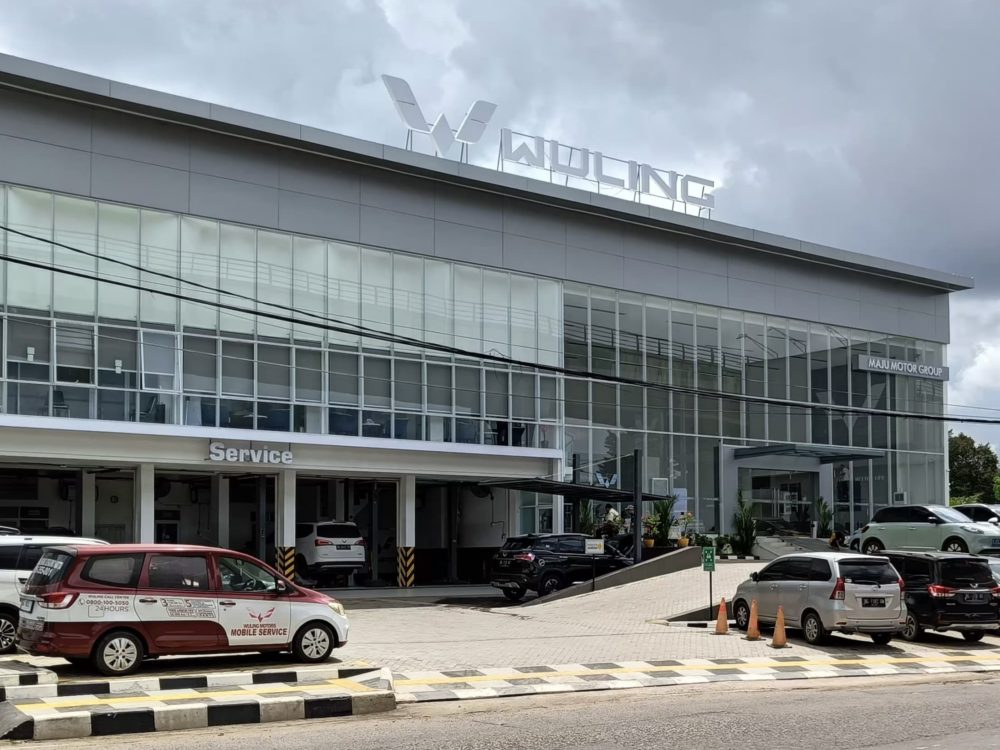 Wuling Bersama PT Maju Global Motor Resmikan Diler Maju Motor Palembang Dengan Wuling Silver Logo 1000x750