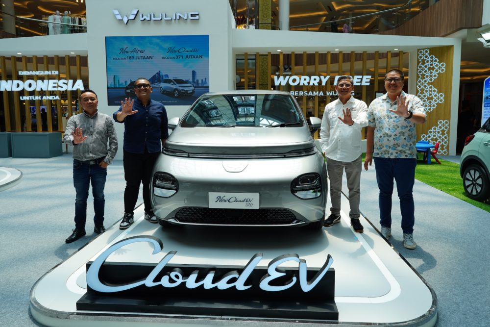 Wuling New Cloud EV ‘Driving the Future of Comfort’ diluncurkan di Bandung dengan harga mulai Rp 371 Jutaan special launching price Bandung 1000x667