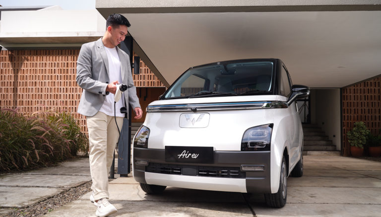 Image Sederet Keuntungan Charge Mobil Listrik Wuling di Rumah