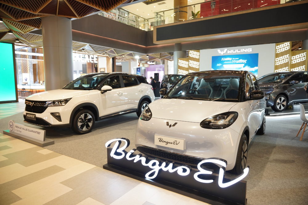 Turut dipamerkan BinguoEV dan Alvez pada mall exhibition di Living World Denpasar 1000x667