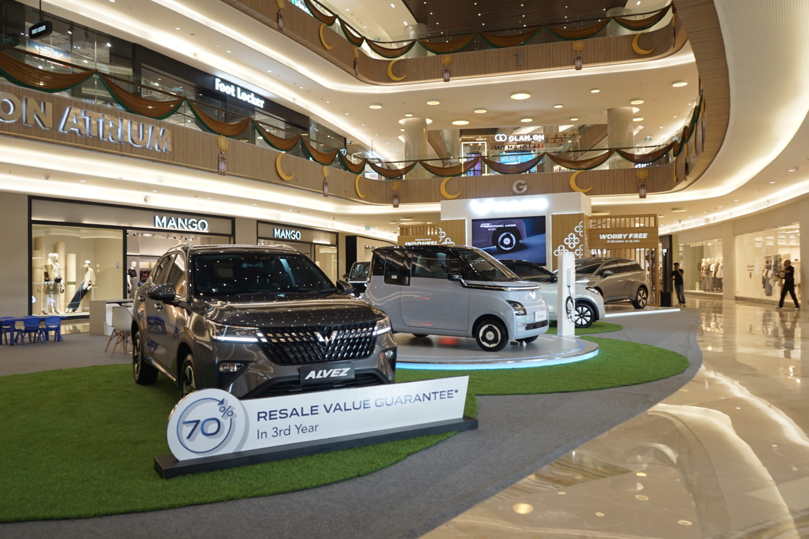 Image Wuling Introduces New Air ev and New Cloud EV to the People of Surabaya at Pakuwon Mall