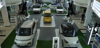 Image Wuling Officially Introduces New Air ev and New Cloud EV to the People of Palembang at PTC Mall
