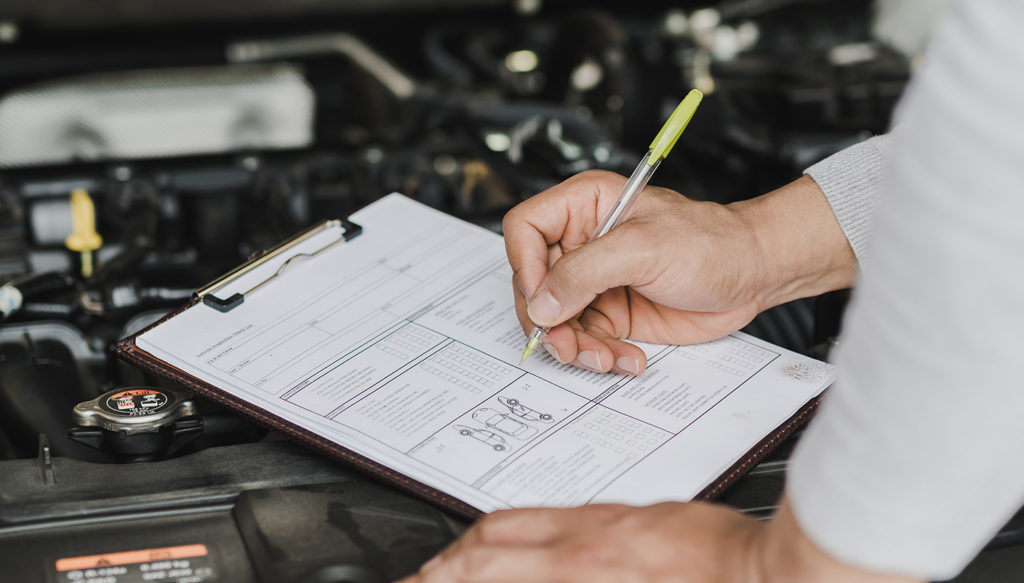 Image Servis Mobil: Perbedaan Servis Ringan dan Besarr