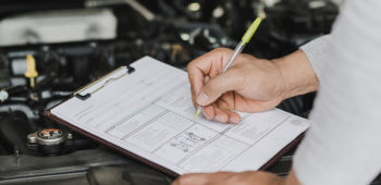 Image Servis Mobil: Perbedaan Servis Ringan dan Besar