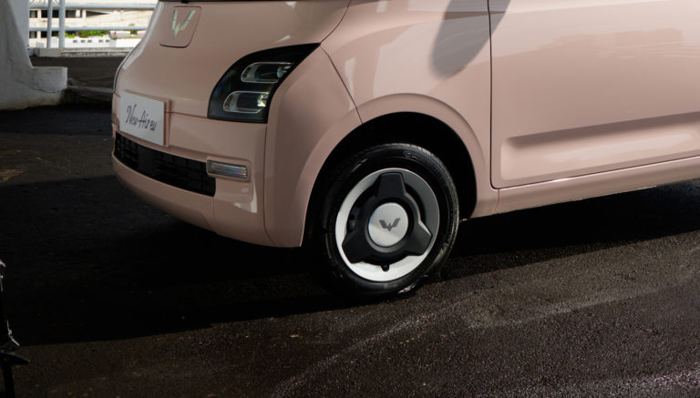 Image Alasan Velg Mobil New Air ev Harus Dibersihkan Secara Rutinr