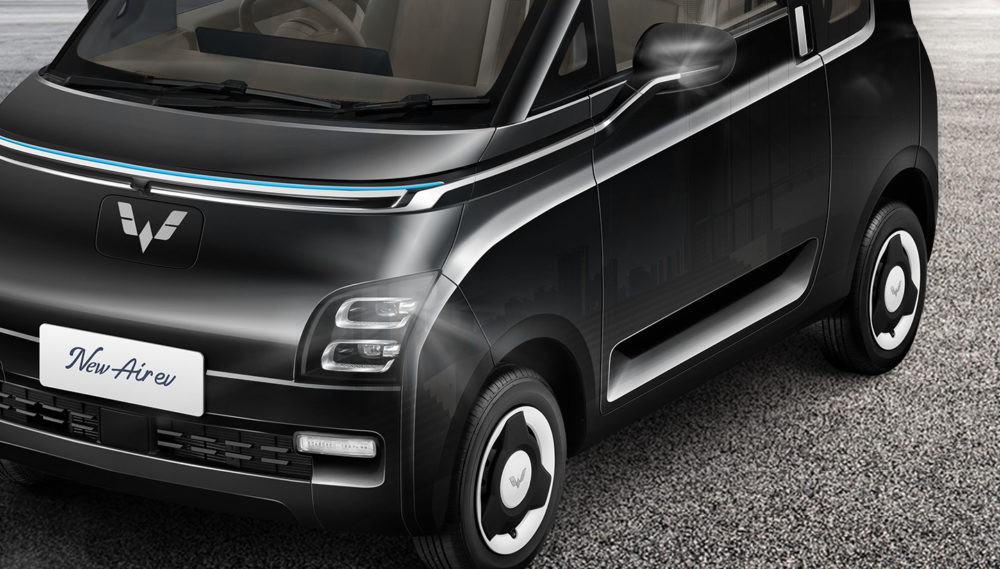 mobil hitam