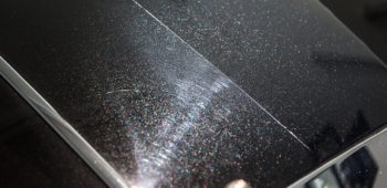 Image Cara Menghilangkan Swirl Mark pada Mobil Hitam