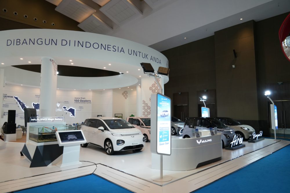 Dalam ajang PEVS 2025 ini Wuling membawa lengkap lini produk Wuling EV ABC Stories mulai dari Air ev BinguoEV dan Cloud EV 1000x667
