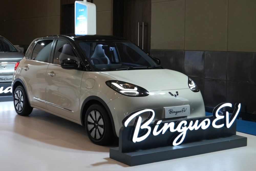 Wuling BinguoEV mobil listrik small hatchback dari Wuling sebagai Grandprize dari program February GIFT 2025 1000x667