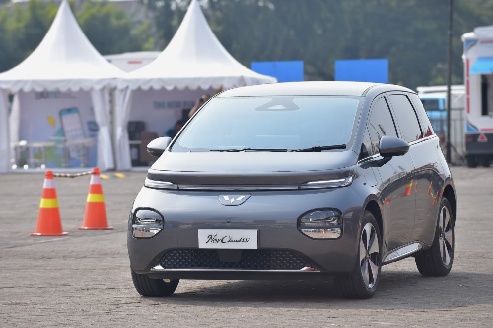 Wuling Cloud EV dinobatkan sebagai Best Medium Hatchback dan juga mobil listrik Wuling yang paling banyak di test drive sepanjang PEVS 2025 1000x666