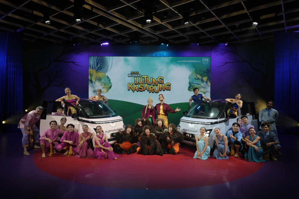 Image Mobil Listrik Wuling Turut Berpartisipasi Dalam Pertunjukan Re-Run Musikal Lutung Kasarungr