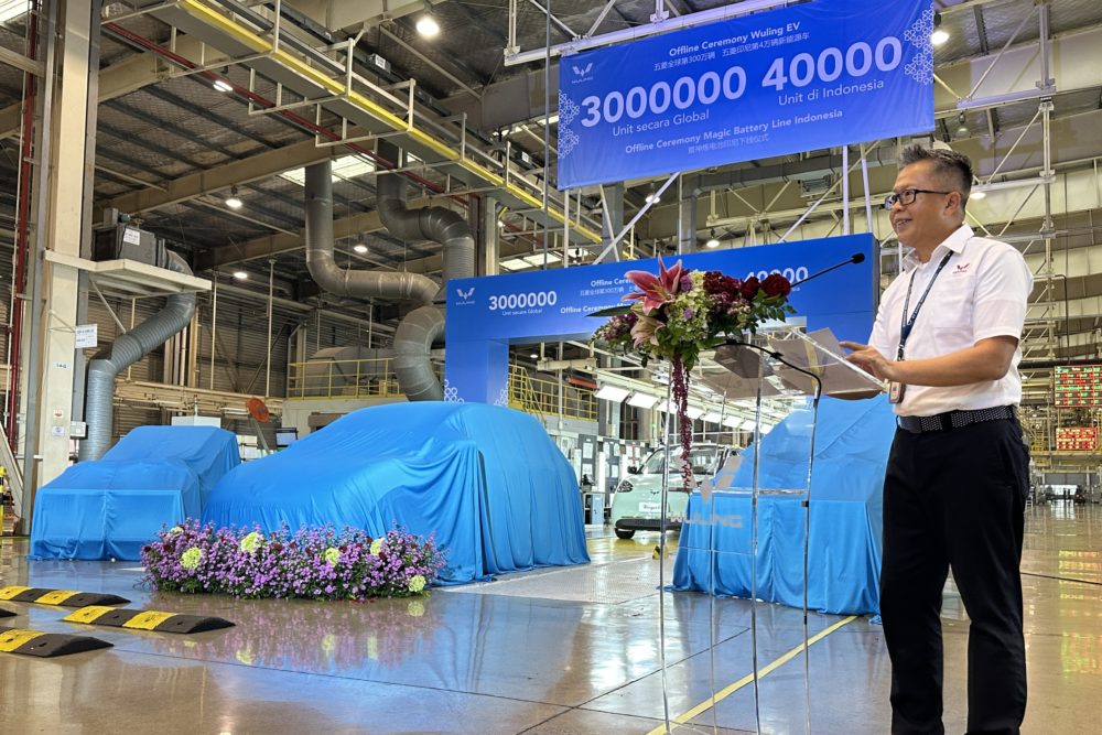 Wuling di Indonesia juga menjadi produsen otomotif Tiongkok pertama yang melokalisasi perakitan baterai EV di Indonesia 1000x667