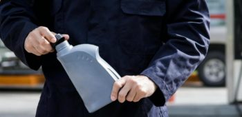 Image Ganti Oli Mobil Berapa Bulan Sekali? Ini Waktu Idealnya Sesuai Kondisi
