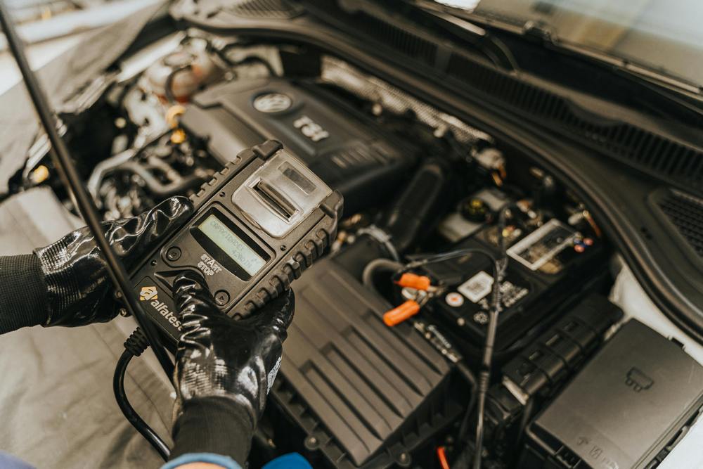 Image Cara Cek Voltase Aki Mobil dan Ketahui Batasan Tegangannyar
