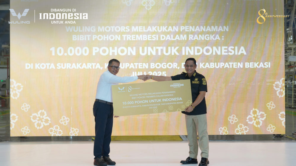 Apresiasi kepada 8 customer loyal Wuling dalam acara Wuling 8th Anniversary hari ini 3 1000x563