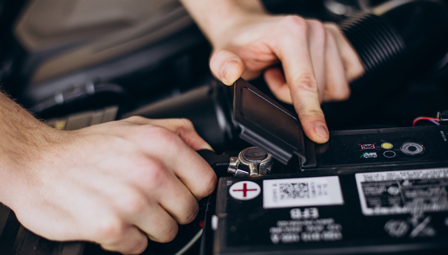 Image Cara Merawat Aki Wuling Alvez agar Awet dan Efisien