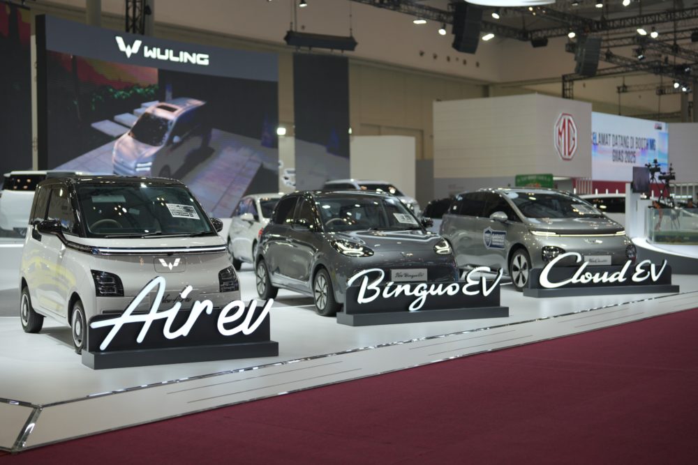 Adapun kontribusi terbesar pencapaian angka pemesanan ini disumbangkan oleh Wuling EV ABC Stories 1000x667