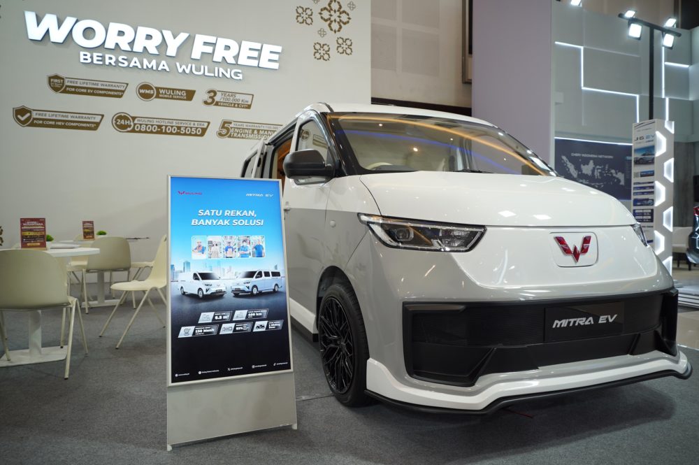 Pengunjung dapat melihat langsung hasil kolaborasi eksklusif Wuling Mitra EV bersama NMAA yang mengusung aliran ‘VIP Concept’ 1000x665