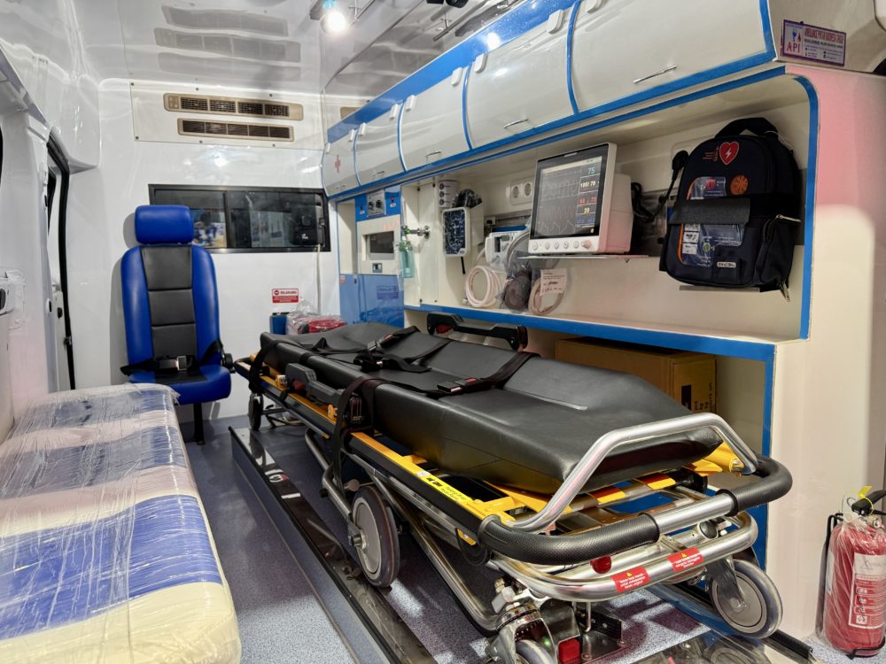 Wuling Mitra EV Ambulans Go Green ini dibekali dengan perangkat yang sesuai dengan standar gawat darurat 1000x750