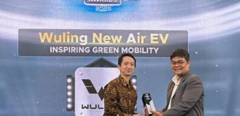 Image Wuling New Air ev Wins Inspiring Green Mobility Award at the 2025 Indonesia Automotive Awards