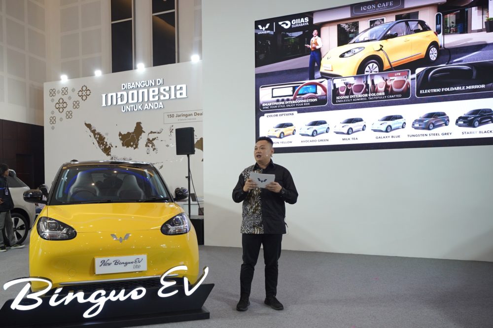 Wuling New BinguoEV kini semakin kompetitif dengan adanya dua varian Lite dan Pro serta beragam pilihan warna baru pada eksteriornya. 1000x665