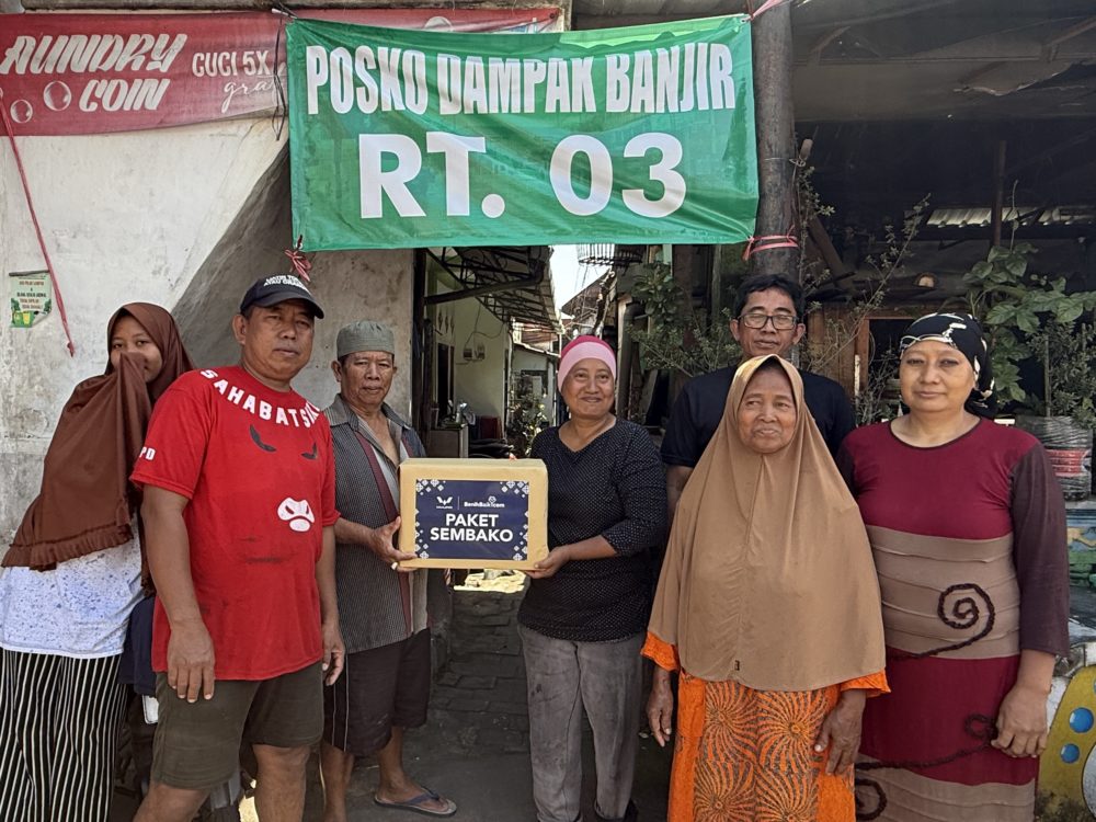 Bantuan yang disalurkan Wuling bersama BenihBaik.com berupa paket sembako berisi kebutuhan pokok harian mulai dari beras minyak goreng gula teh sarden hingga mie instan 1000x750