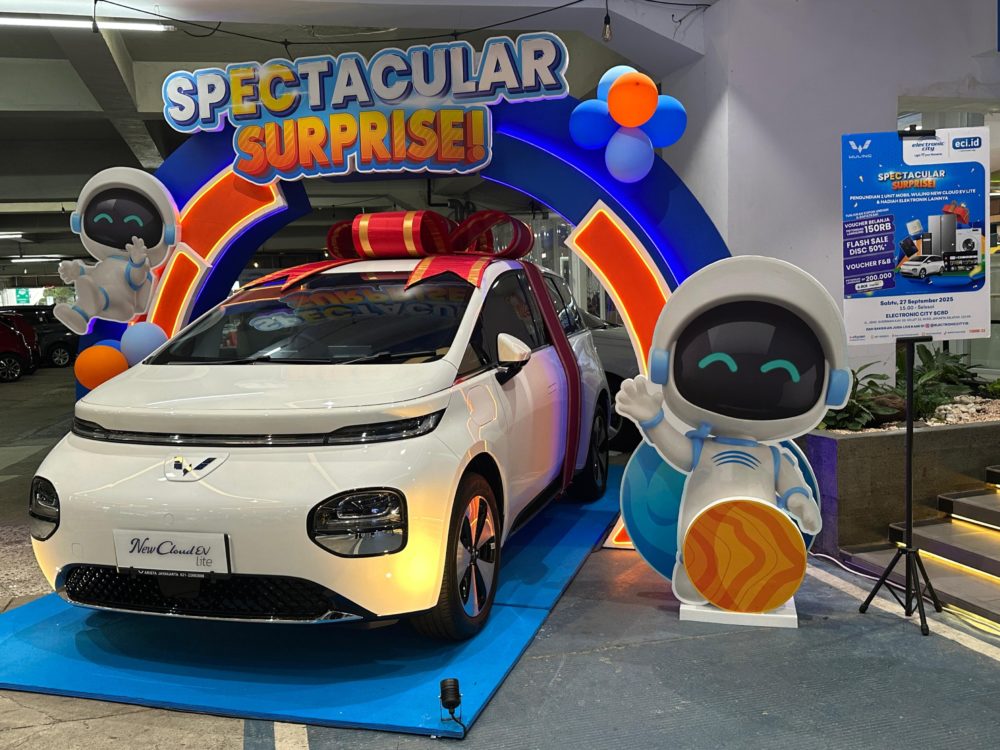 Berbicara mengenai Wuling New Cloud EV Lite yang menjadi hadiah utama kendaraan ini merupakan medium hatchback listrik yang pertama kali diperkenalkan di ajang IIMS 2025 1000x750