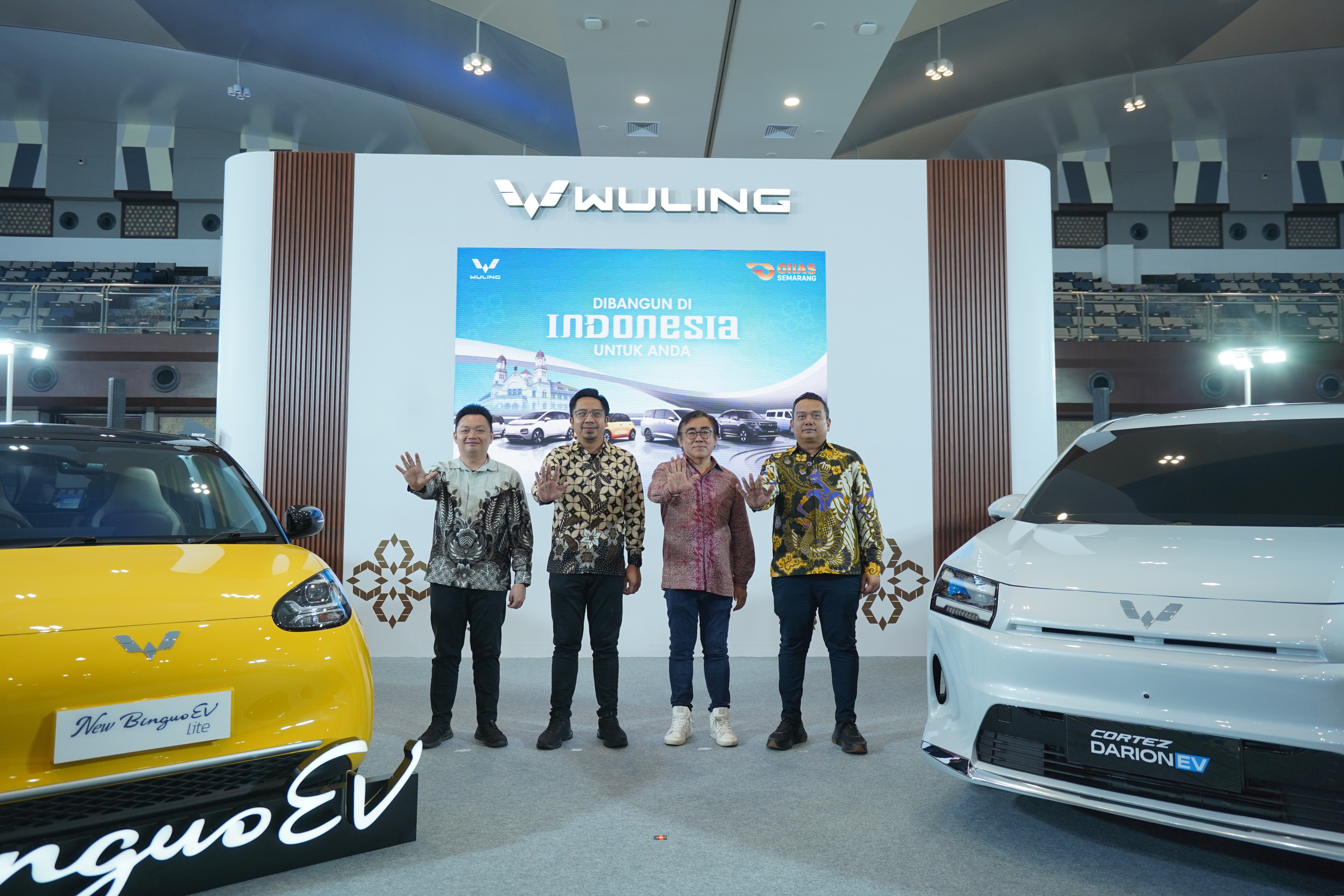 Image Wuling Menampilkan New BinguoEV, Mitra EV, dan Cortez Darion di GIIAS Semarang 2025