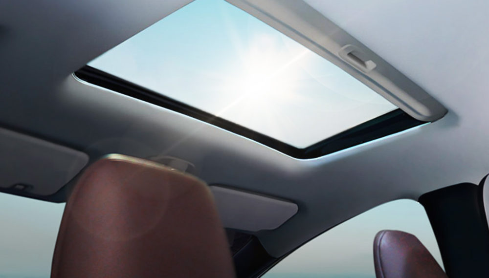 mobil yang ada sunroof