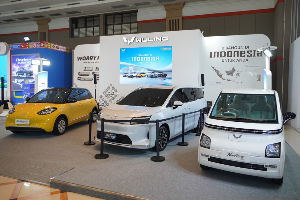 Wuling memajang lini model andalan yaitu New Air ev New BinguoEV dan Darion di GIIAS Bandung 2025 1000x667