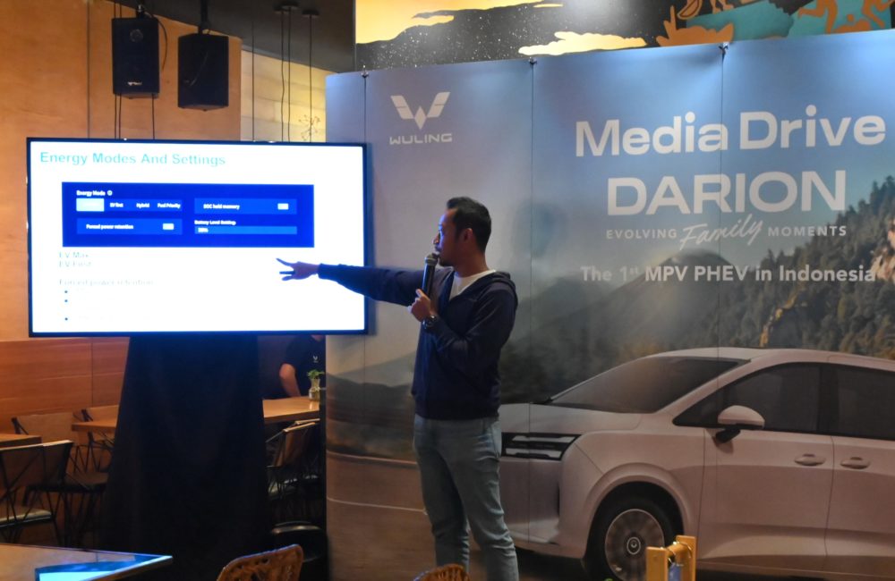 Beragam pilihan driving mode pada Darion PHEV memberikan fleksibilitas bagi pengemudi untuk menyesuaikan karakter mobil dengan kondisi jalan maupun gaya berkendara 1000x650