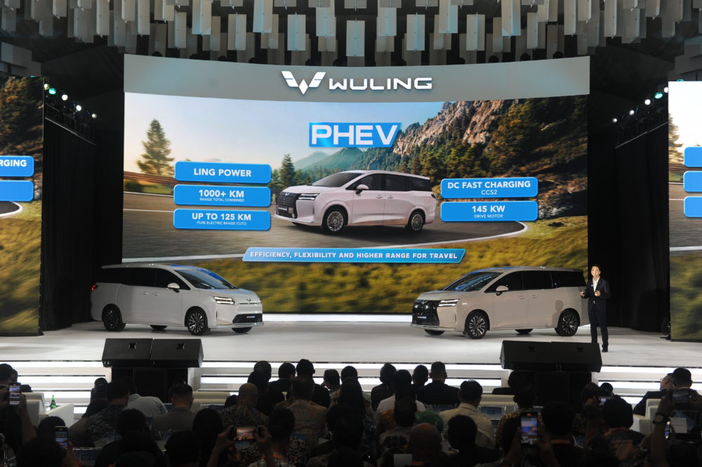 Darion PHEV memadukan mesin bensin 1.498 cc dengan Ling Power. Varian PHEV ini mampu menempuh 125 kilometer CLTC dalam mode EV dan secara total mencapai 1.000 kilometer 1000x665