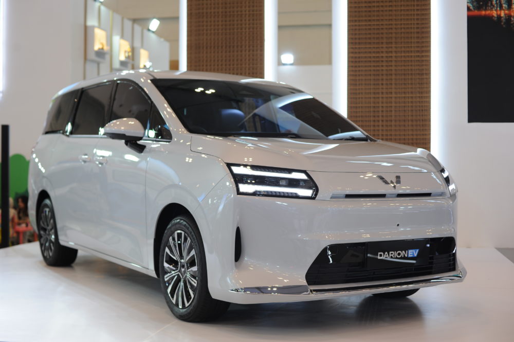 Hadir dalam pilihan EV Darion dilengkapi dengan Magic Battery Pro yang aman dan berperforma tinggi mampu menghasilkan jarak tempuh hingga 540 kilometer 1 1000x665