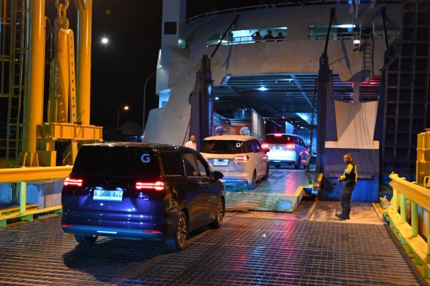 Perjalanan media drive Darion menuju pulau Jawa dengan kapal feri