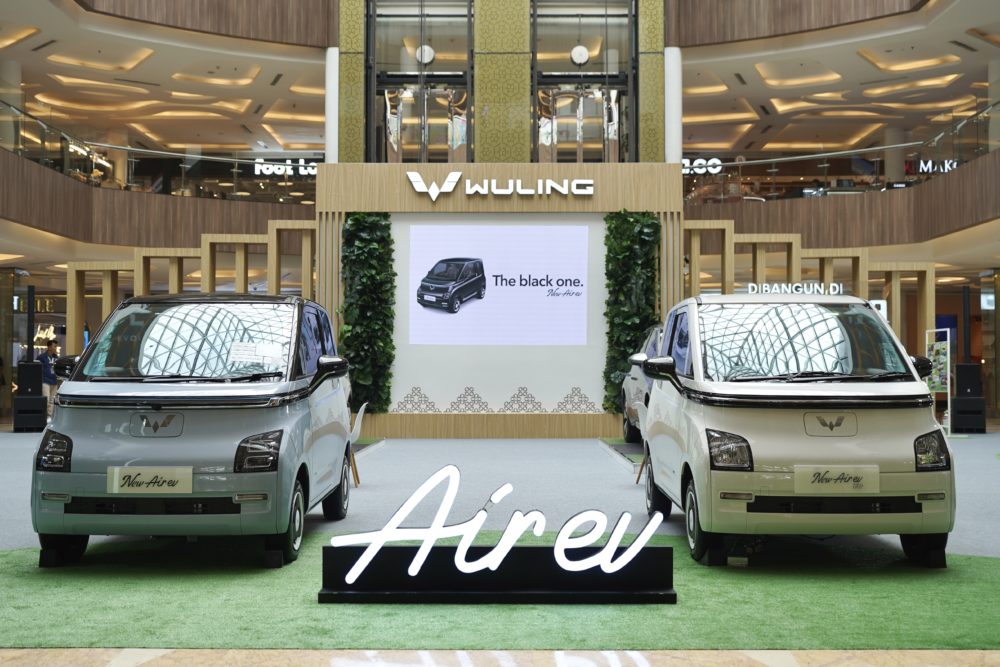 Wuling New Air ev meraih predikat Best Urban Vehicle of The Year dalam Satria Brand Award SBA 2025 1000x667