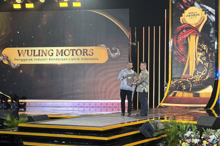 Image Wuling Raih Gelar Penggerak Industri Kendaraan Listrik Indonesia di Detikcom Awards 2025r