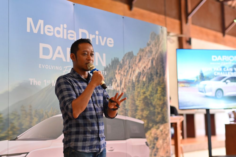 Wuling kembali menghadirkan tantangan How Far Can You Go Challenge yang mengajak para jurnalis membuktikan efisiensi Darion PHEV dalam kondisi berkendara nyata 1000x665