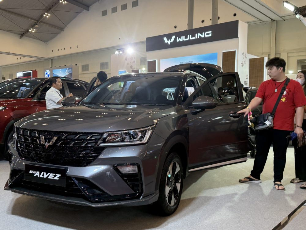 Wuling turut memperkenalkan New Alvez penyegaran dari model sebelumnya 1000x750