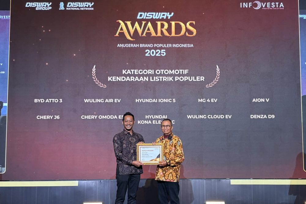 Kemudian di kategori Kendaraan Listrik Populer terdapat Wuling Air ev dan juga Wuling Cloud EV 1000x667