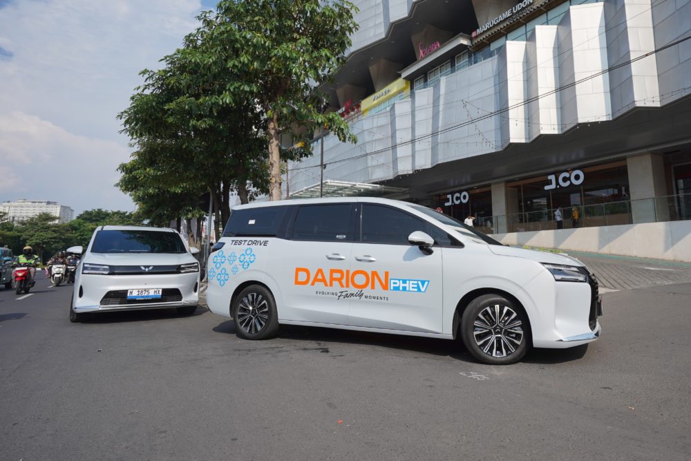 Wuling menyuguhkan pengalaman yang lebih komprehensif bagi masyarakat Semarang untuk mengenal MPV terbaru yang menawarkan dua pilihan elektrifikasi yaitu EV dan PHEV 1000x667