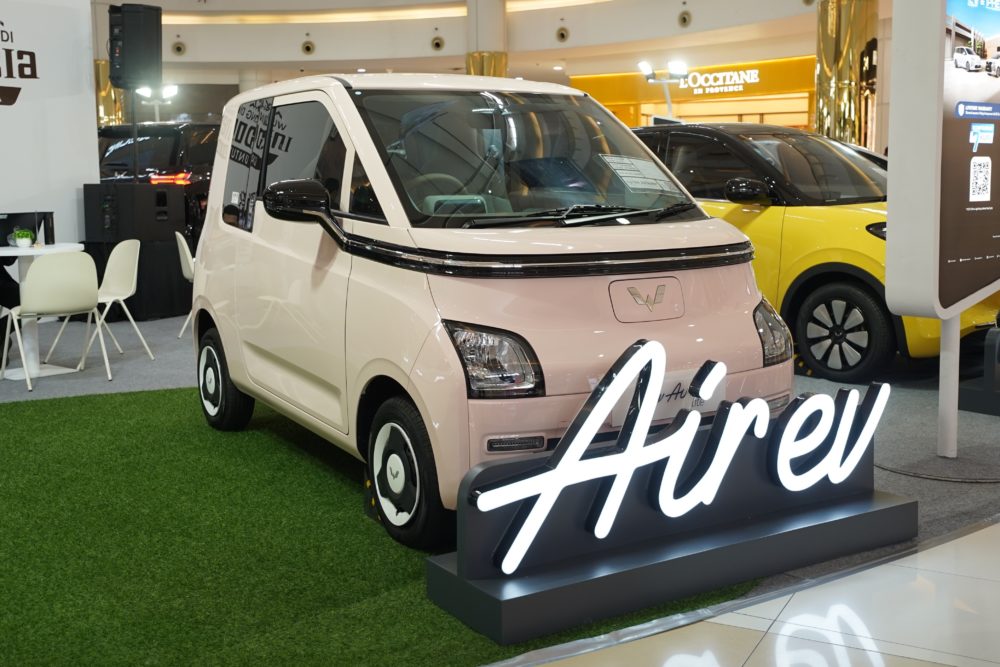 Dapatkan kesempatan memperoleh hadiah spesial tahun baru dengan total hingga Rp8 juta untuk setiap pembelian New Air ev Lite New BinguoEV Lite dan New Cloud EV Lite 1000x667