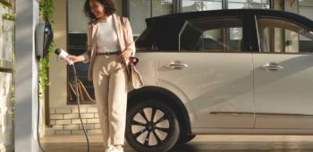 Image Isi Ulang Baterai Mobil dengan Fast Charging, Kapan Waktu yang Tepat?