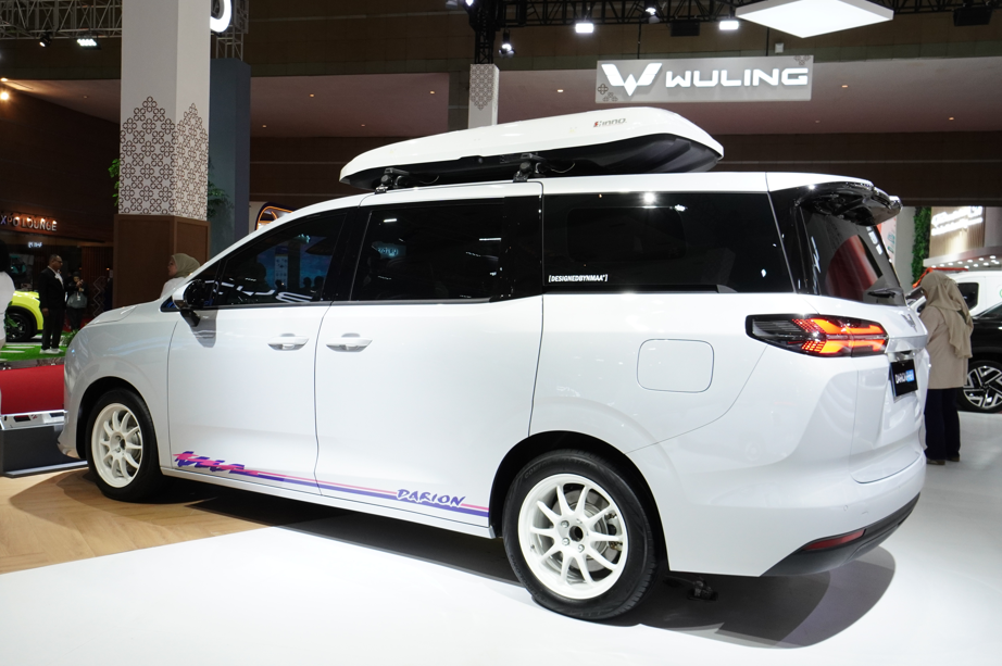 MPV Plug in Hybrid ini mengusung filosofi ‘less is more’ mengedepankan kesederhanaan desain dan fungsi relevan