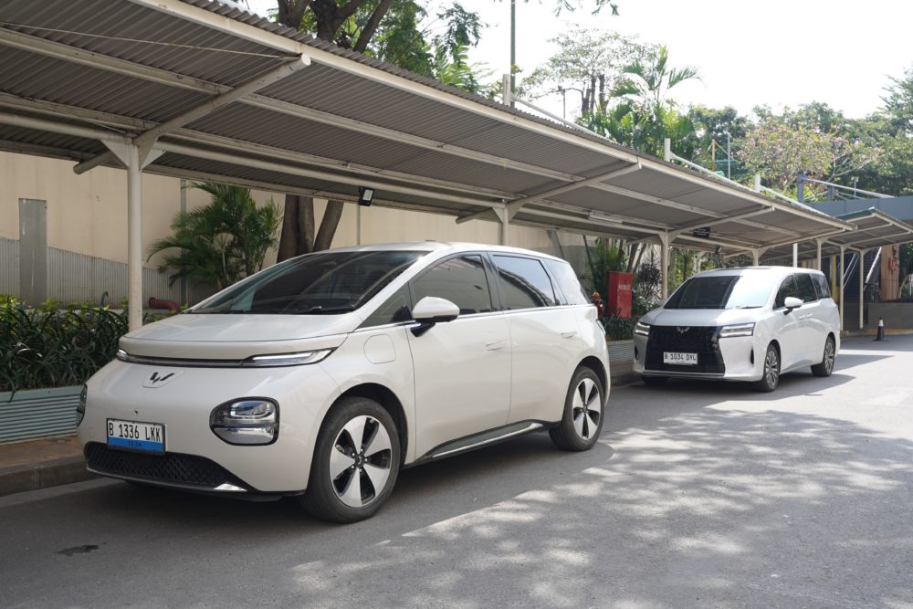 Dalam pameran ini pengunjung dapat juga merasakan langsung pengalaman berkendara lini produk Wuling di area test drive 1000x667