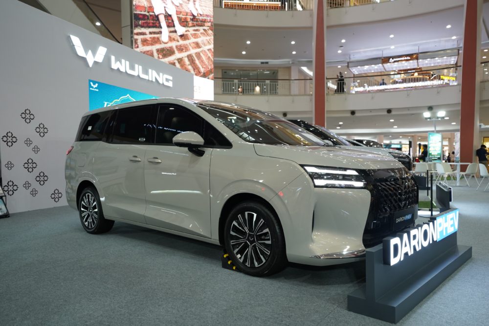 Darion merupakan MPV pertama di Indonesia yang hadir dalam dua varian elektrifikasi EV dan PHEV. 1000x667