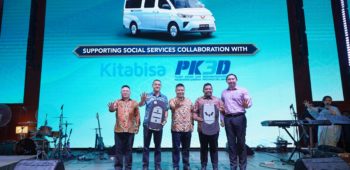 Image Wuling Mendonasikan Dua Unit Mitra EV Minibus Untuk Mendukung Layanan Sosial