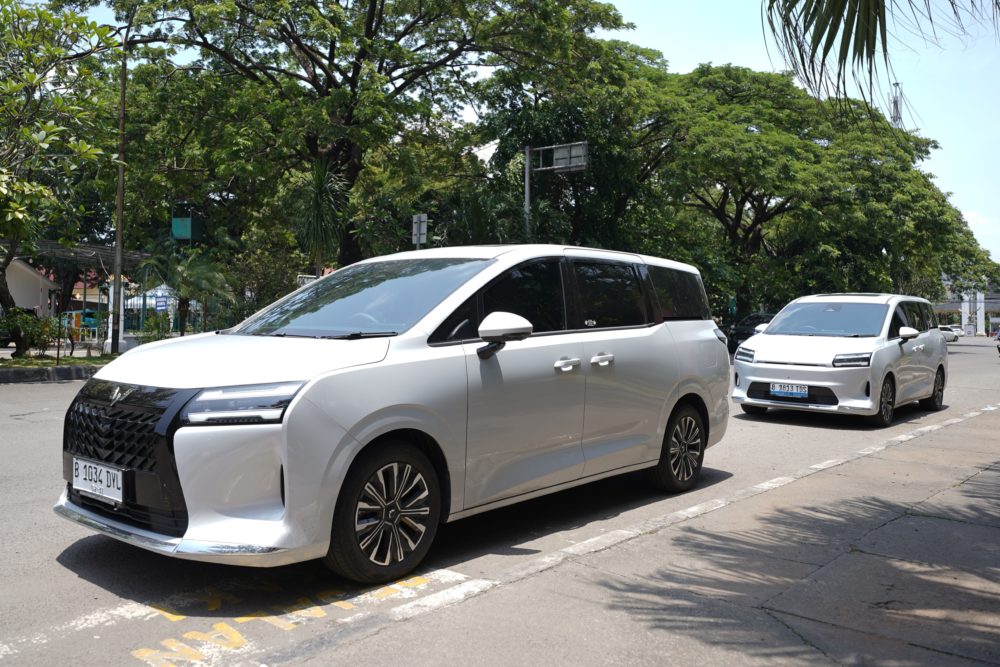 Darion hadir sebagai MPV 7 seater yang diproduksi di Indonesia dan menjadi yang pertama hadir dalam dua pilihan elektrifikasi yakni EV dan Plug in Hybrid 1000x667