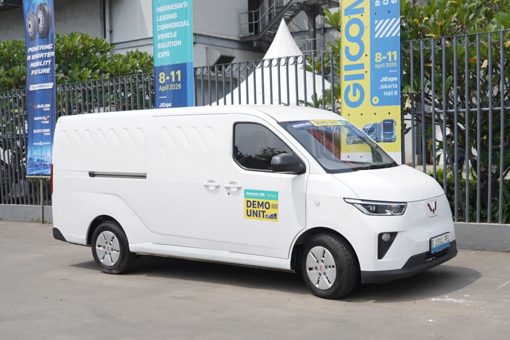 Pengunjung dapat merasakan langsung pengalaman berkendara melalui fasilitas test drive Mitra EV yang tersedia selama pameran berlangsung 1000x667